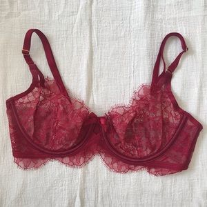 VICTORIAS SECRET BRA